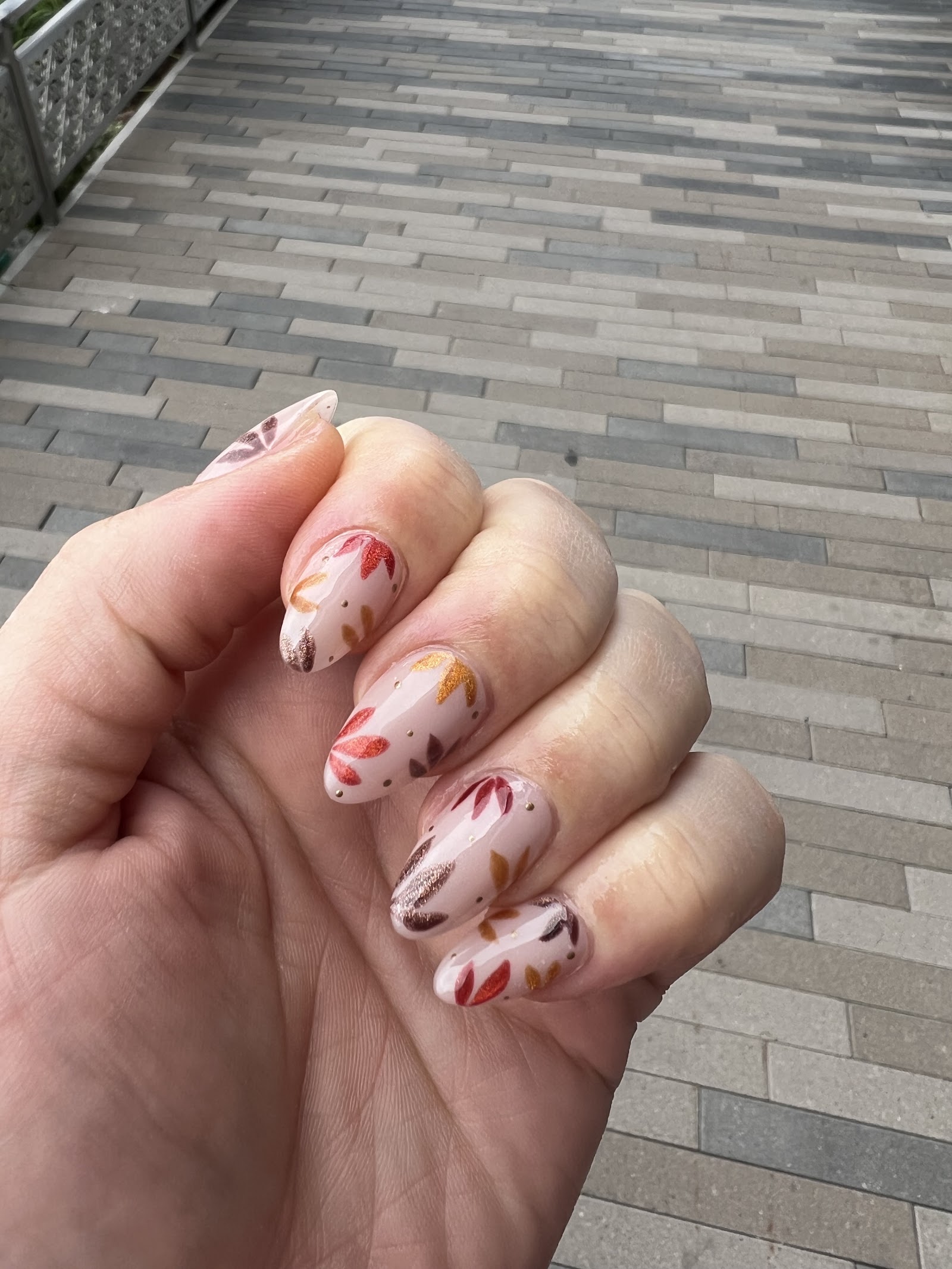 Purluxe Beauty Bar DTC nail photo 2