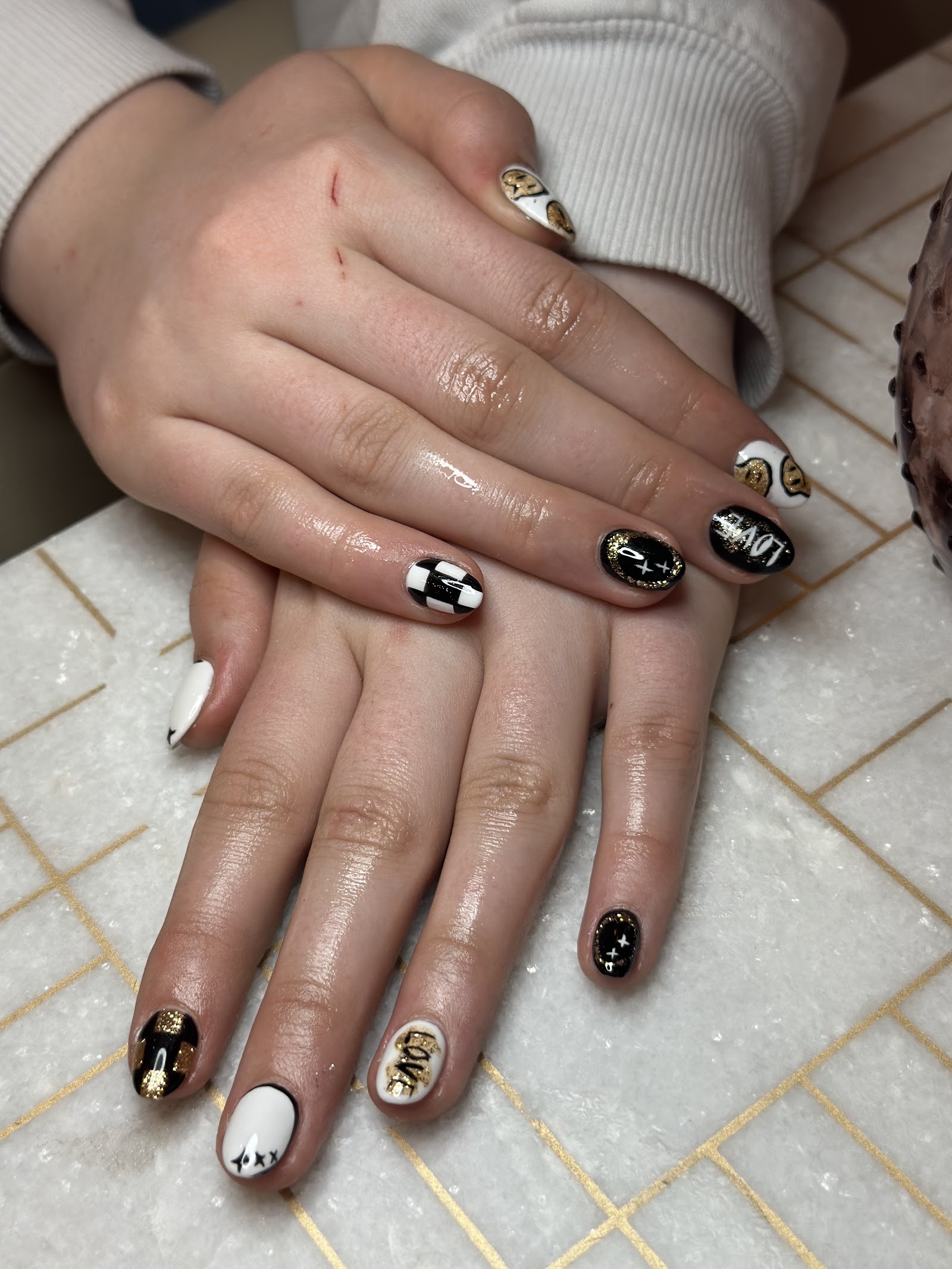 Purluxe Beauty Bar DTC nail photo 7